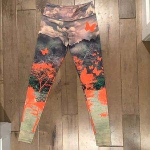 Mountain scene leggings!